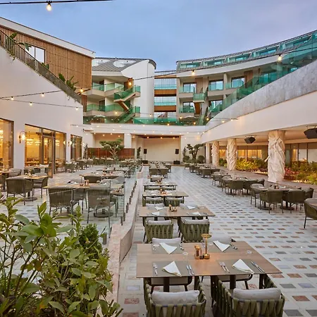 Liberty Signa מלון