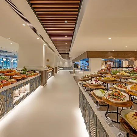 מלון Liberty Signa 5*