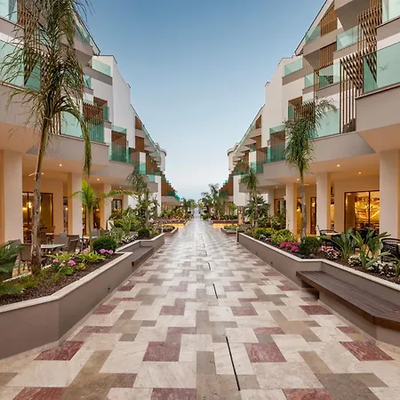 מלון Liberty Signa 5*